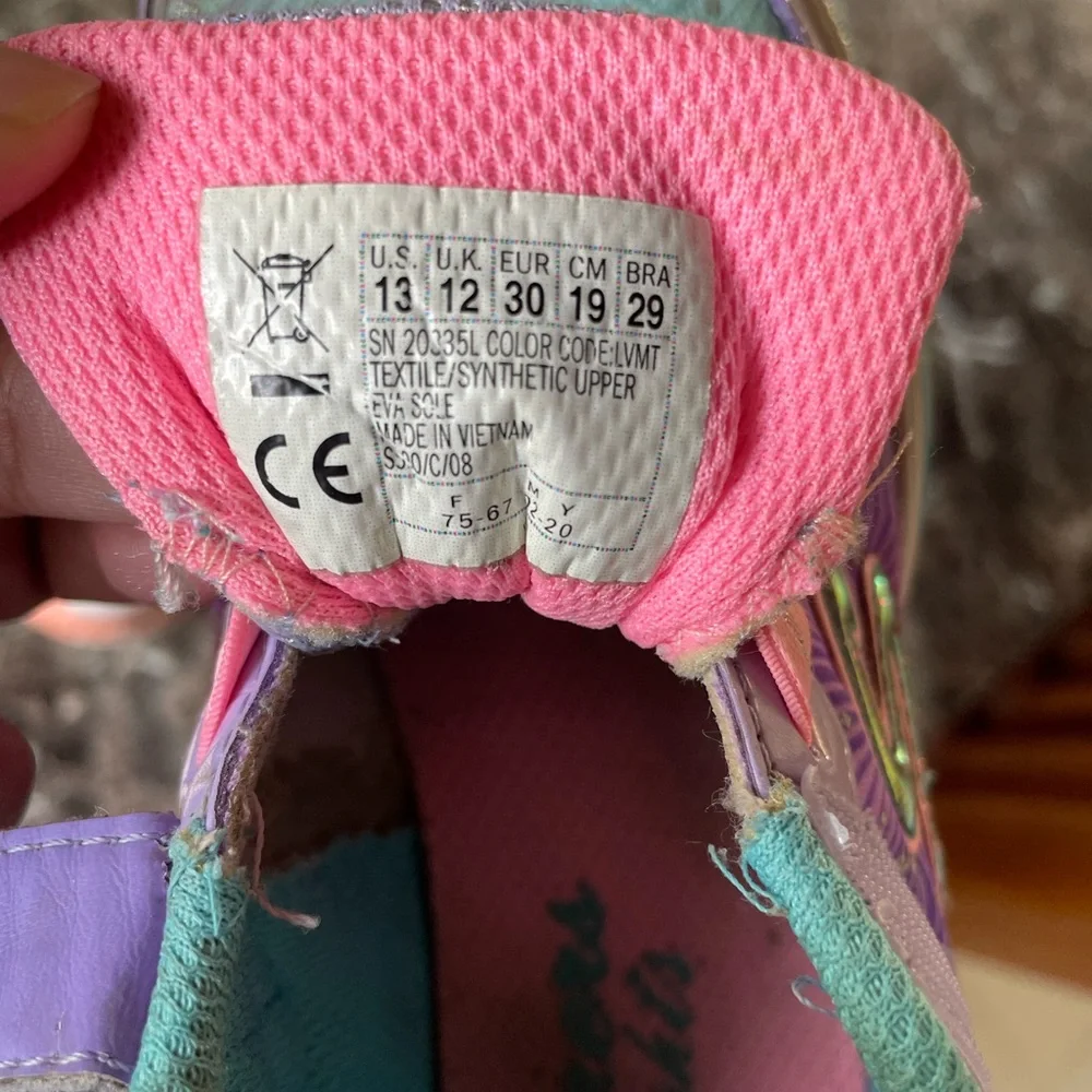 Uk 12 Euro 30 ( 19”inches ) Sketchers lightweight sneakers with glow lights. - Picture 3 of 5